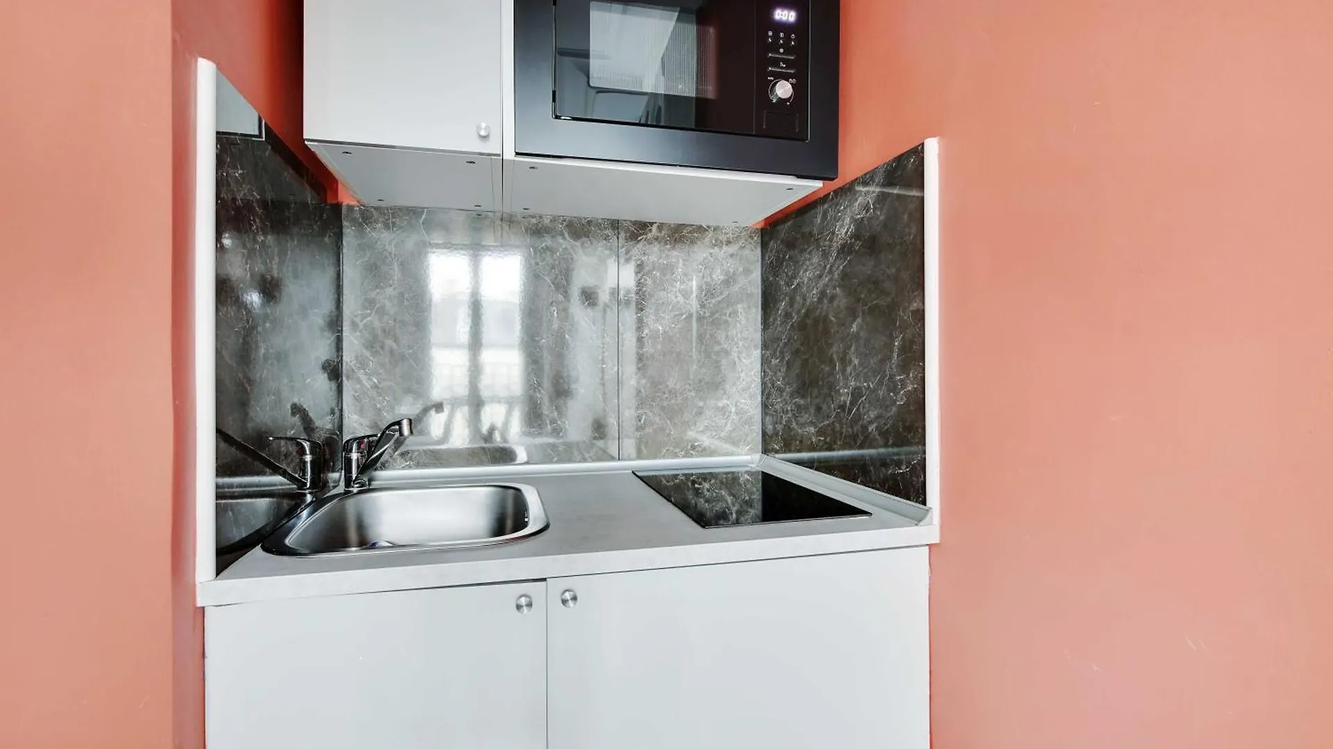 Bright Suite With Balcony Near Gare De L'Est Paris Apartment