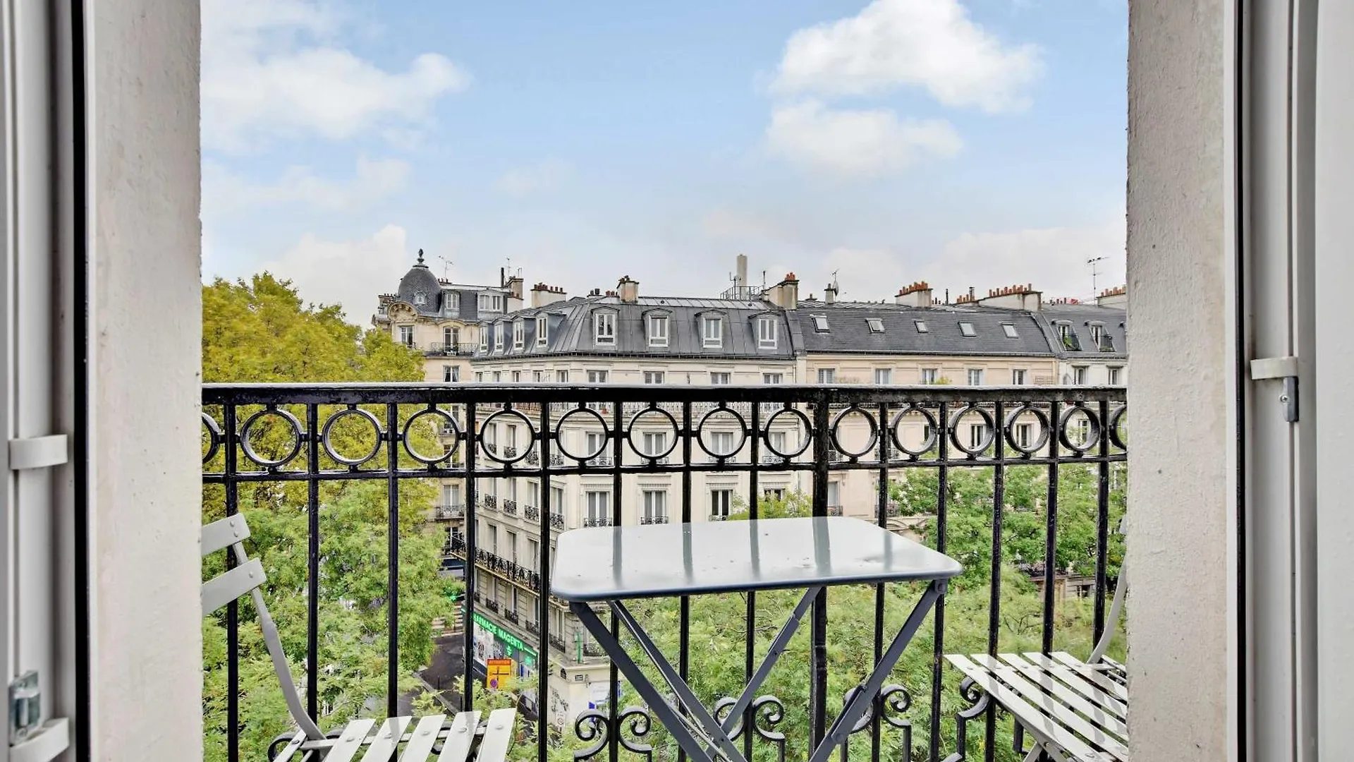 Apartment Bright Suite With Balcony Near Gare De L'Est Paris