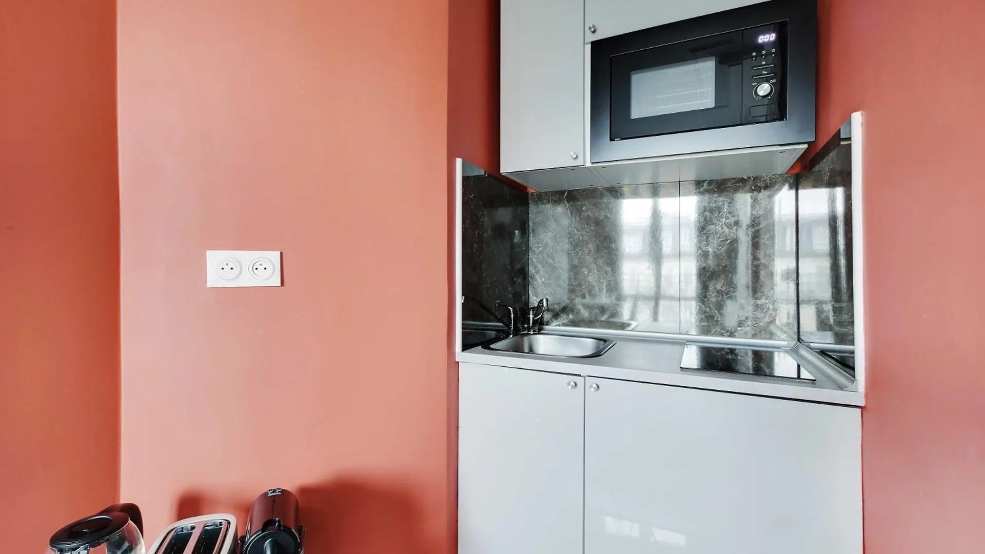 Apartment Bright Suite With Balcony Near Gare De L'Est Paris France