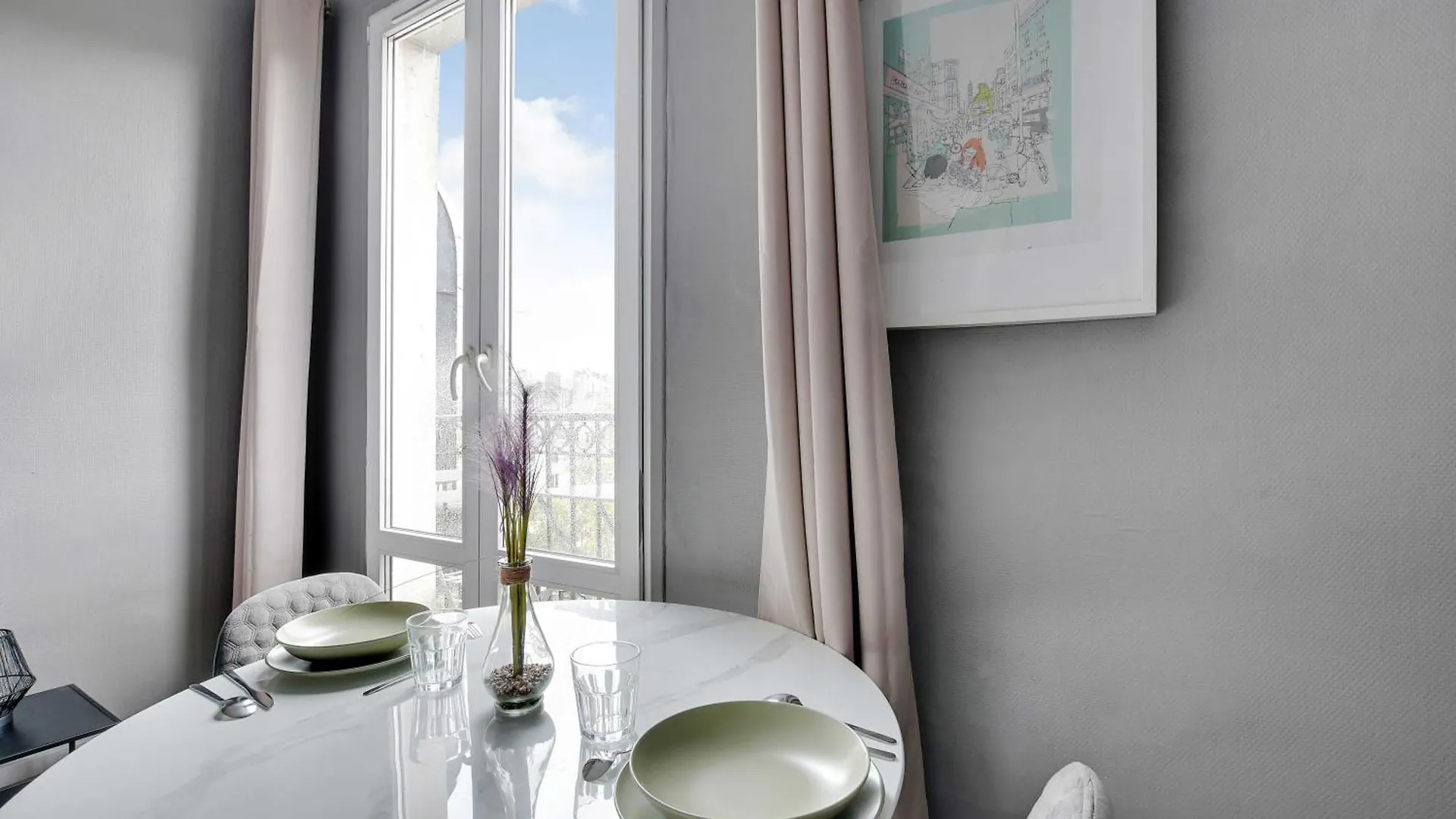Bright Suite With Balcony Near Gare De L'Est Paris Apartment