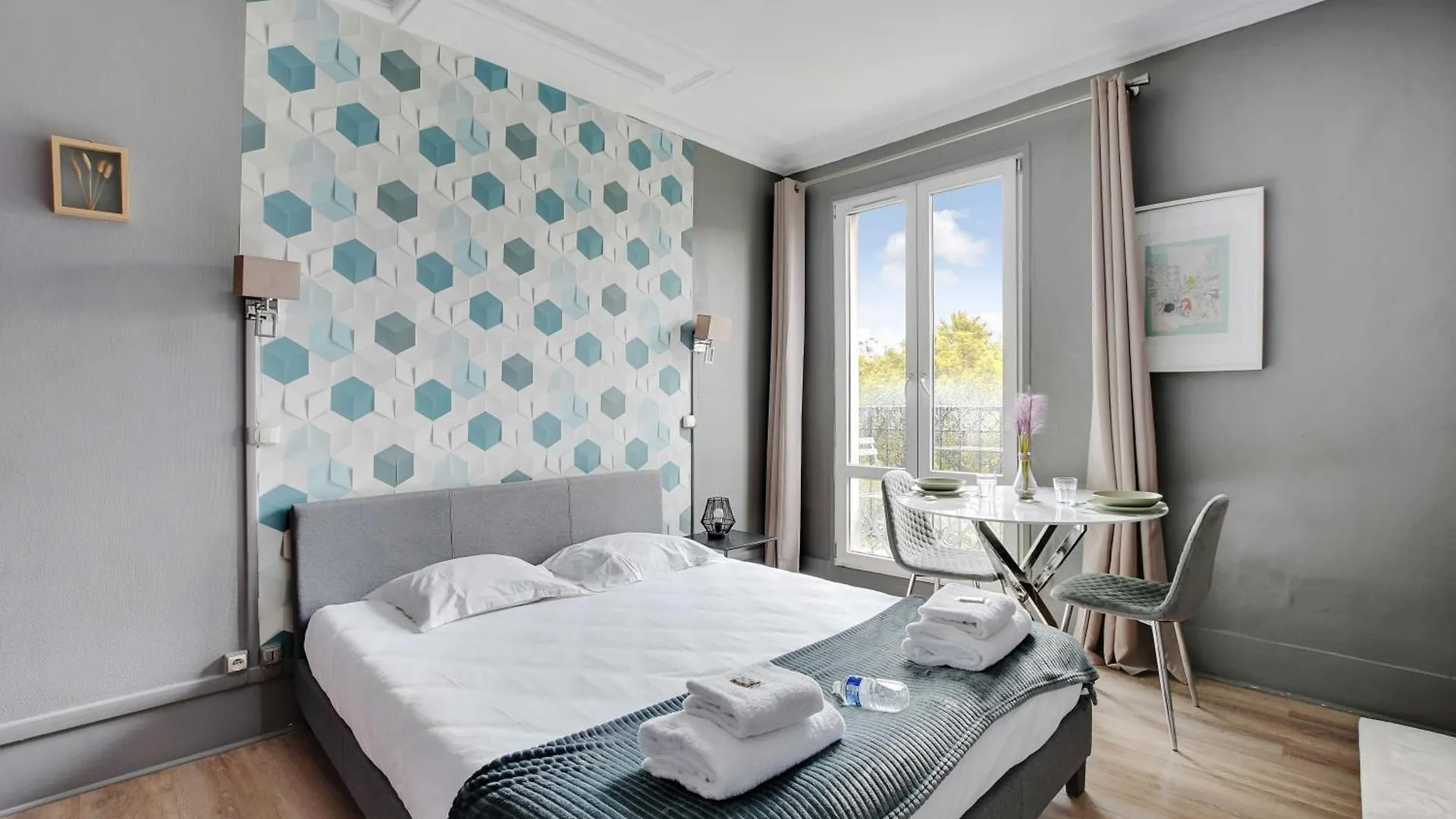 Bright Suite With Balcony Near Gare De L\'Est location